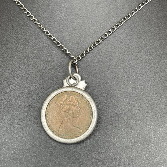 Unbranded Jewelry - Queen Elizabeth II 1966 2 Pence Australian Coin Necklace Coat Of Arms Charm